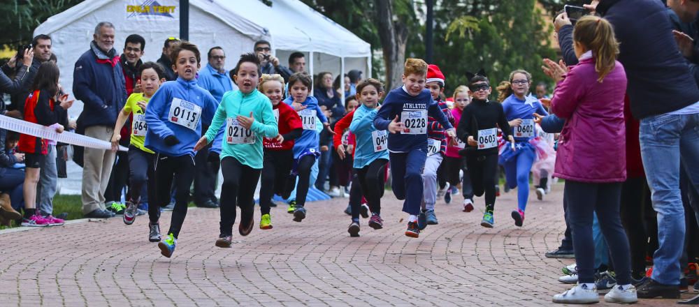 Más de 600 personas participan en la San Silvestre