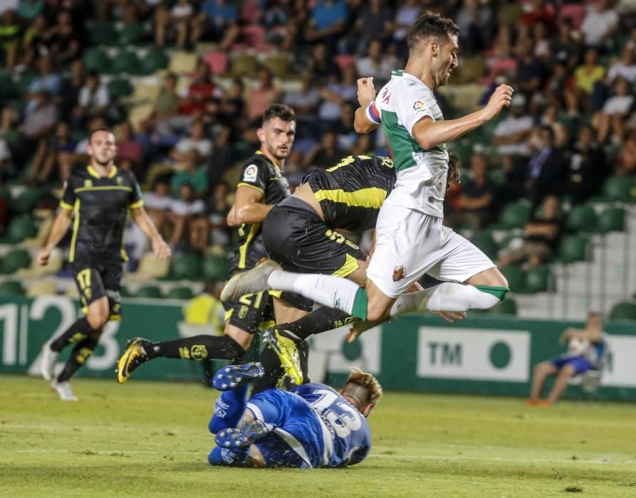 El Elche ahoga las penas de la Liga en la Copa (2-1)