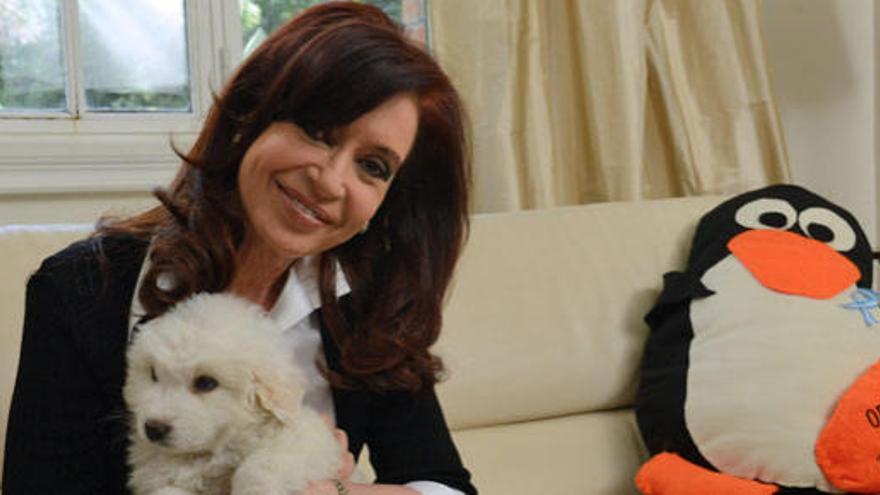 Cristina Fernández posa con su nuevo perro