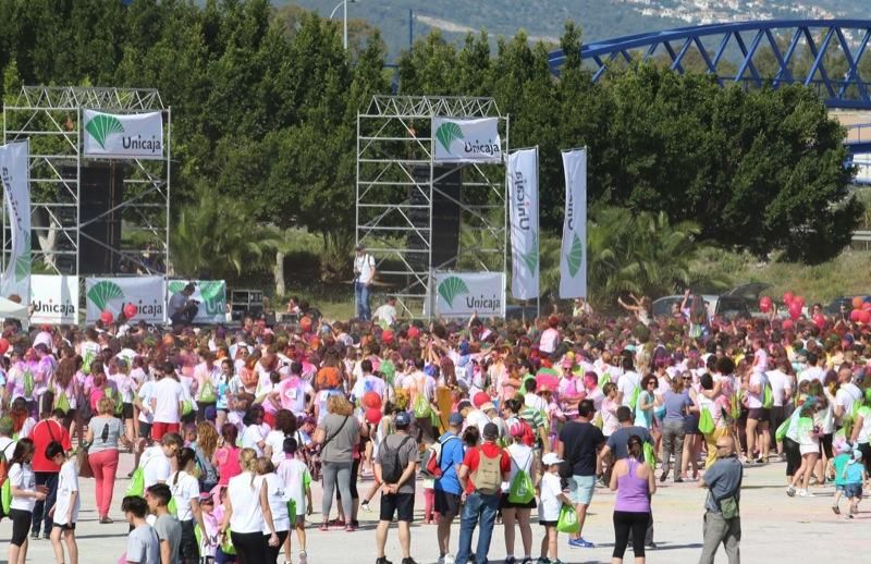 Búscate en la primera Unicaja Color Road de Málaga