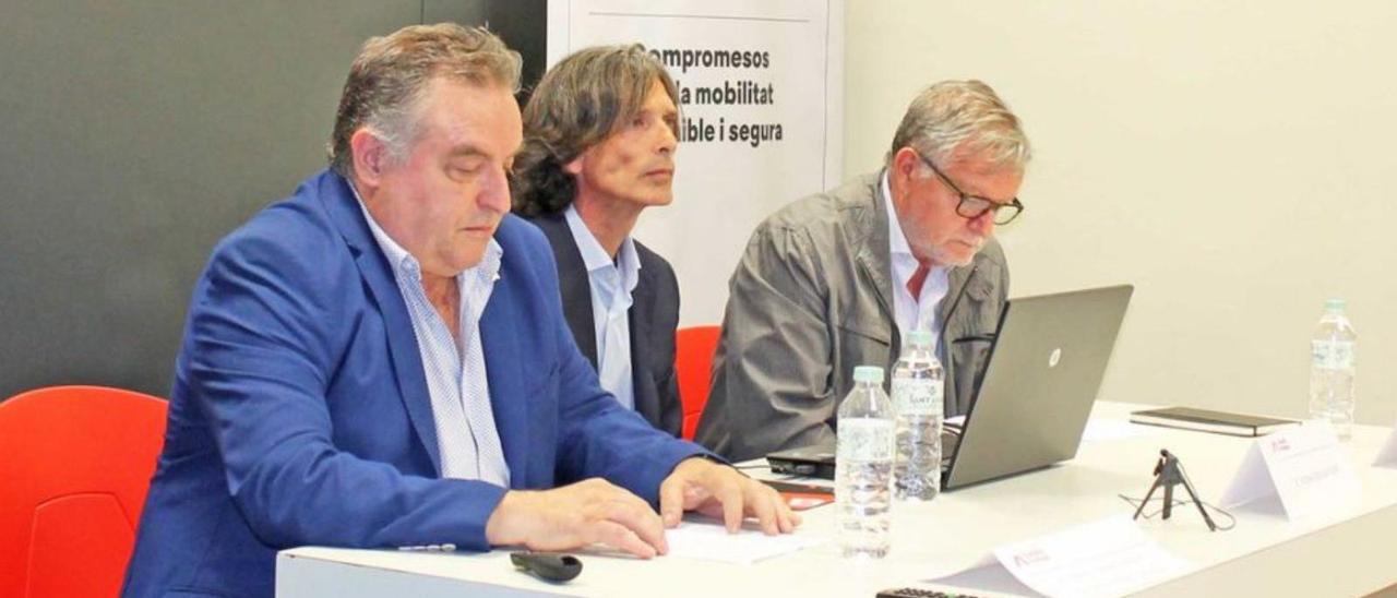Esquius, al centre, en la xerrada d’ahir a Berga