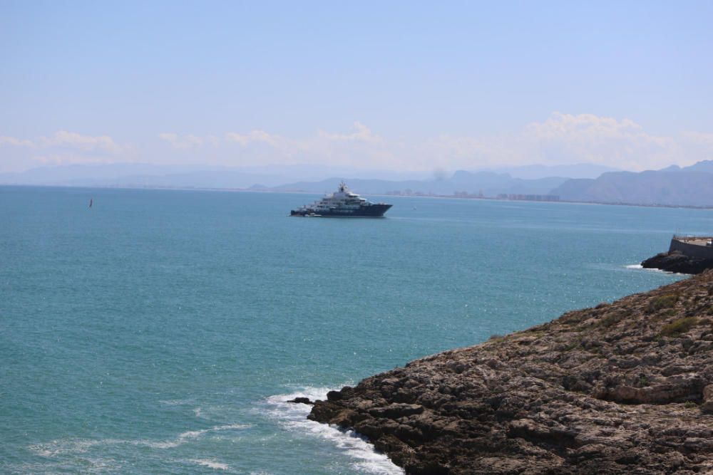 Ulysses, el cuarto yate más caro del mundo fondea en Cullera