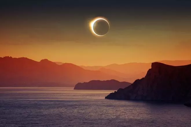 Las 10 ciudades para ver el eclipse total después de los 65 y a las que se puede llegar en AVE