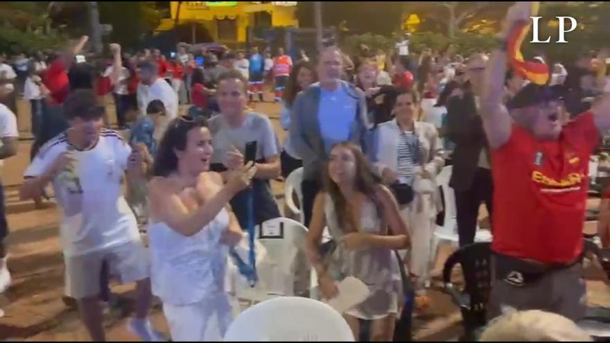 Explosión de alegría en la plaza Don Benito por la victoria de España ante Bélgica