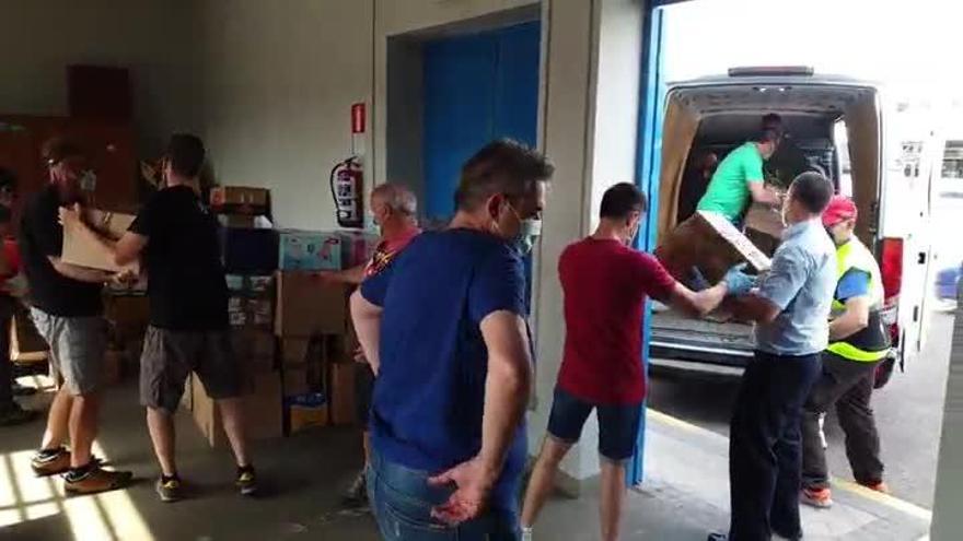 Los trabajadores de los autobuses de Madrid recogen comida para los arruinados por la pandemia