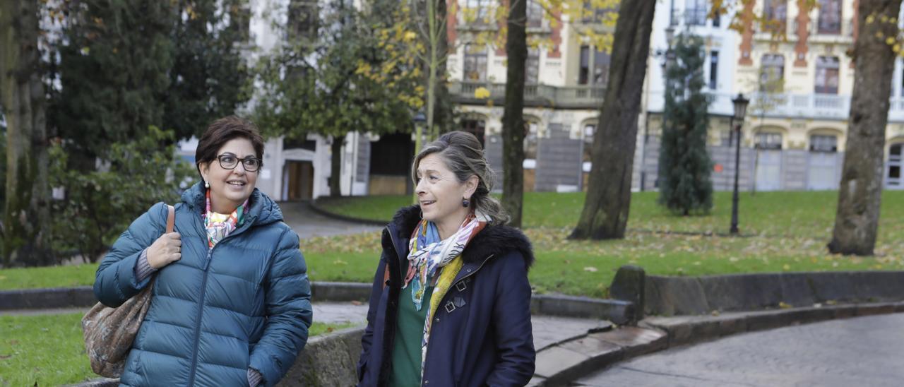 Belén Alfonso y María José Alonso, voluntarias de Cáritas, en el Campo San Francisco