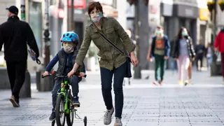 Los casos de COVID leves y asintomáticos no tendrán que aislarse a partir del lunes
