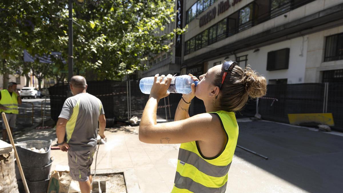 Imágenes de la ola de calor en Xàtiva, el martes.