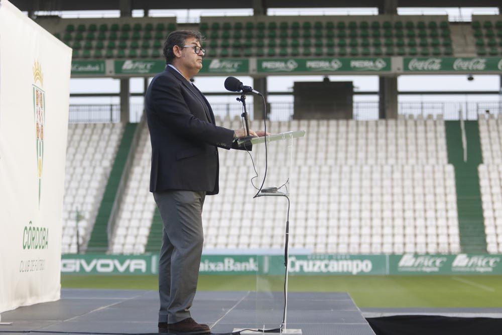 El Córdoba CF presenta sus nuevas camisetas