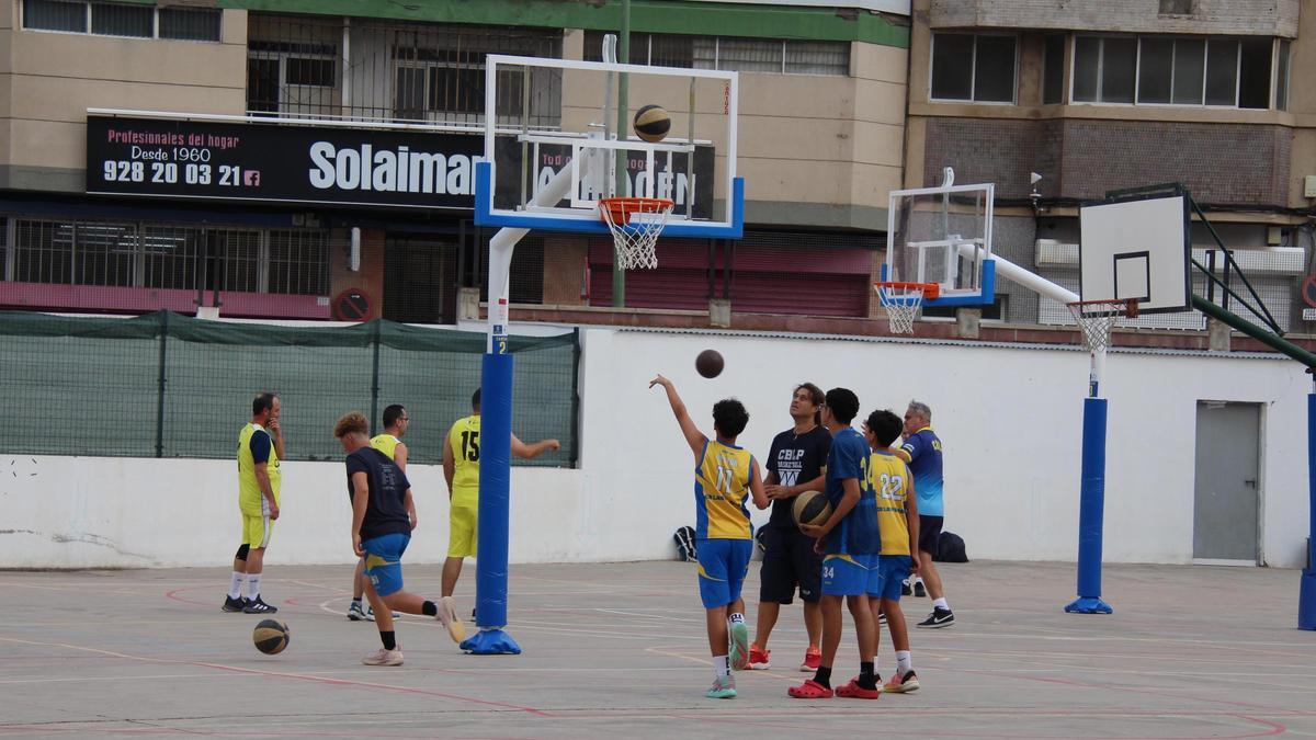 El IID dota al CB Las Palmas con nuevas canastas por su 40 aniversario