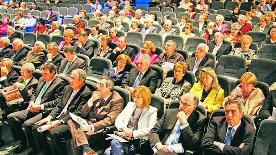 Asistentes a la XXVI Asamblea general ordinaria de la Asociación de Donantes de Sangre de Gijón, celebrada ayer en el Palacio de Congresos del recinto ferial.