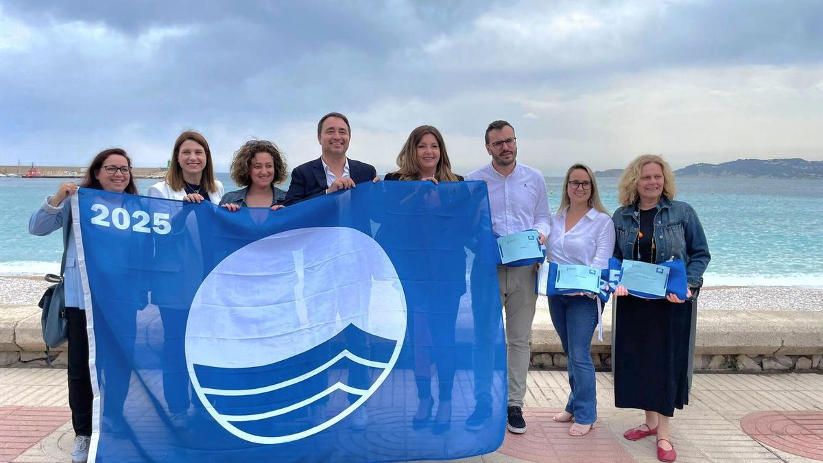De izquierda a derecha: Vanesa Molina, concejala de Miramar, Amparo Bo, concejala de Tavernes, Cristina Fornet, alcaldesa de Piles, Salvador Llopis, concejal de Oliva, Pilar Peiró, alcaldesa de Miramar, Robert Miñana, alcalde de Daimús, Cristina Mateu, alcaldesa de Bellreguard y Anabel Ferrer, alcaldesa de Guardamar