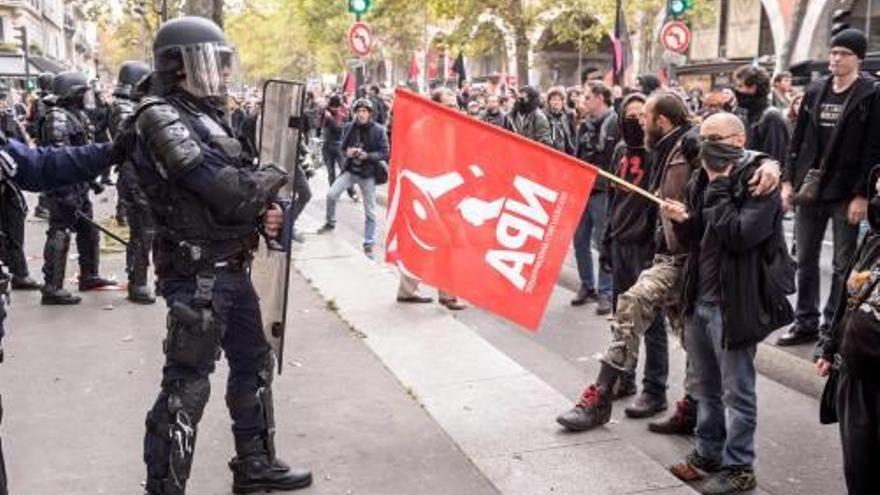 Els carrers de París van viure moments de tensió.