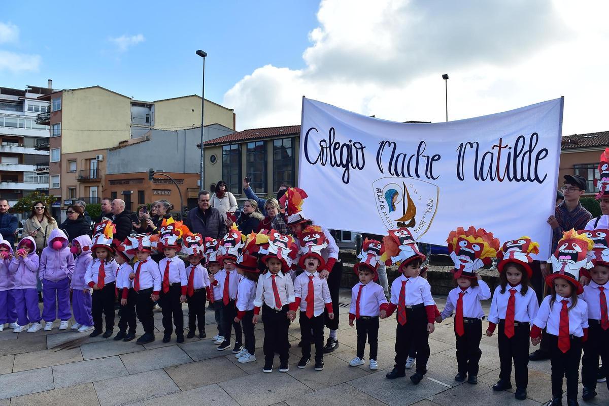 Fotogalería | Los colegios estrenan el Carnaval en Plasencia