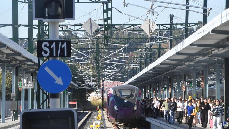 En tren a casa por Navidad: Renfe desbloquea la venta de billetes del AVE a A Coruña y Galicia con ofertas desde 19 euros