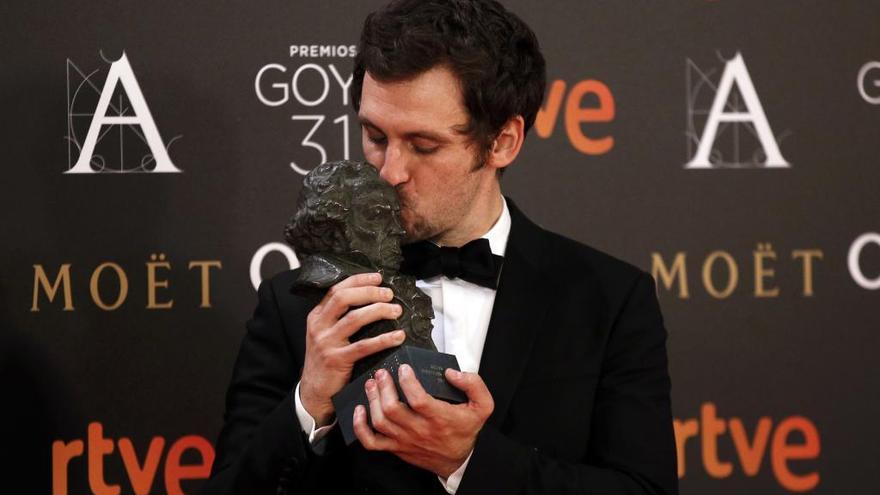 Raúl Arévalo con su Premio Goya 2017 // JuanJo Martín