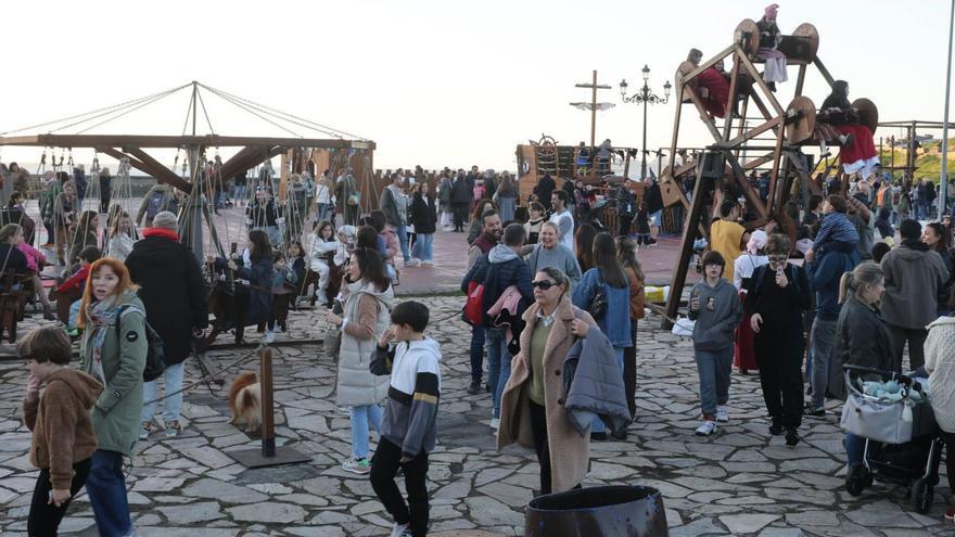 El parque de aventuras de A Palma se llenó a lo largo de la tarde. | Alba Villar