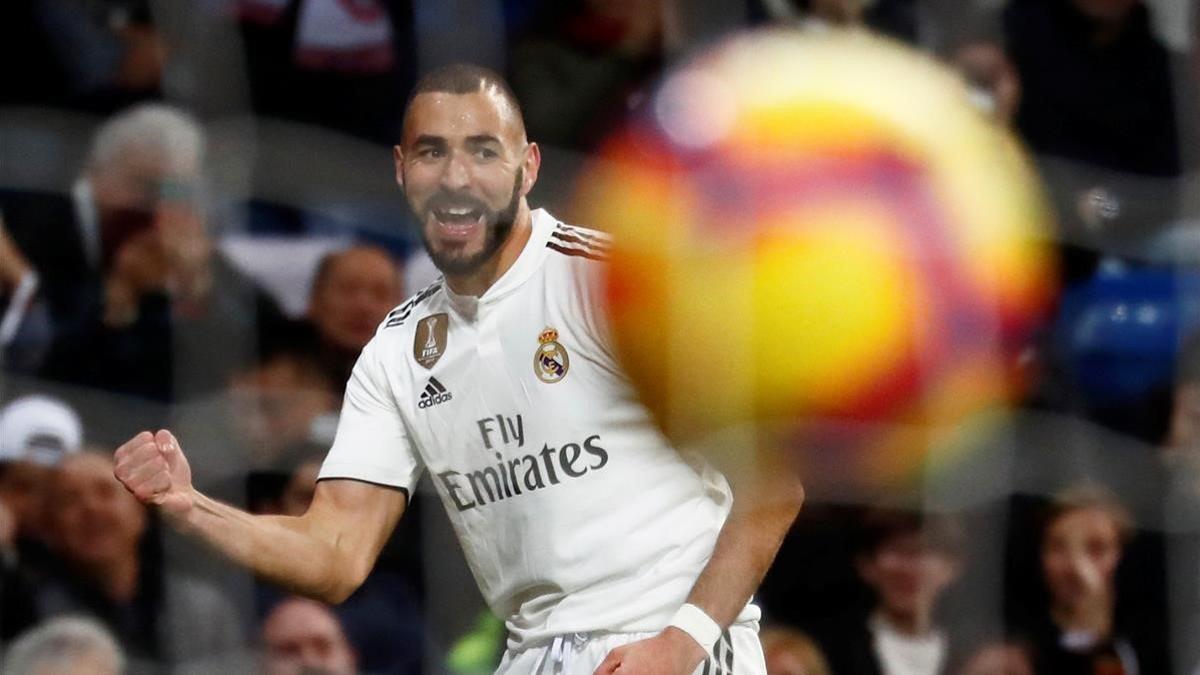 Karim Benzema celebra el 1-0 ante el Rayo.