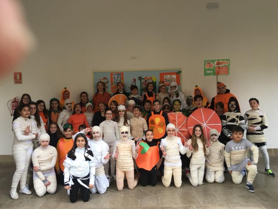 El colegio Sant Pere se inspira en sus 50 años para celebrar el carnaval