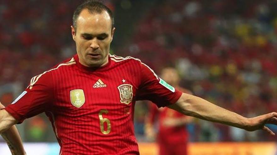 Iniesta, noveno jugador &#039;centenario&#039; de la Roja