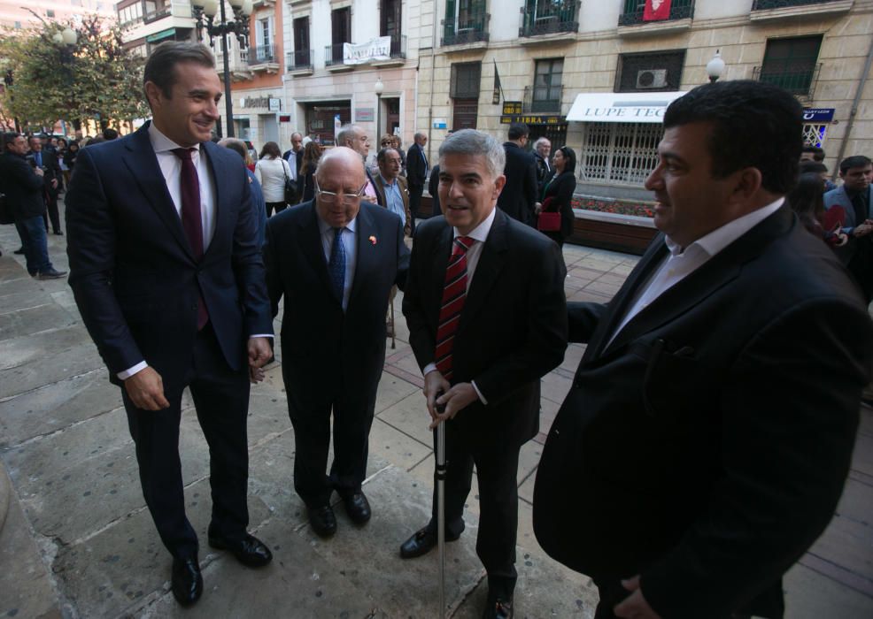 La Generalitat en pleno celebra en Alicante las cuatro décadas de la Carta Magna con un acto institucional en el Teatro Principal que llega en medio de los ataques al modelo territorial y de la alerta ultra.