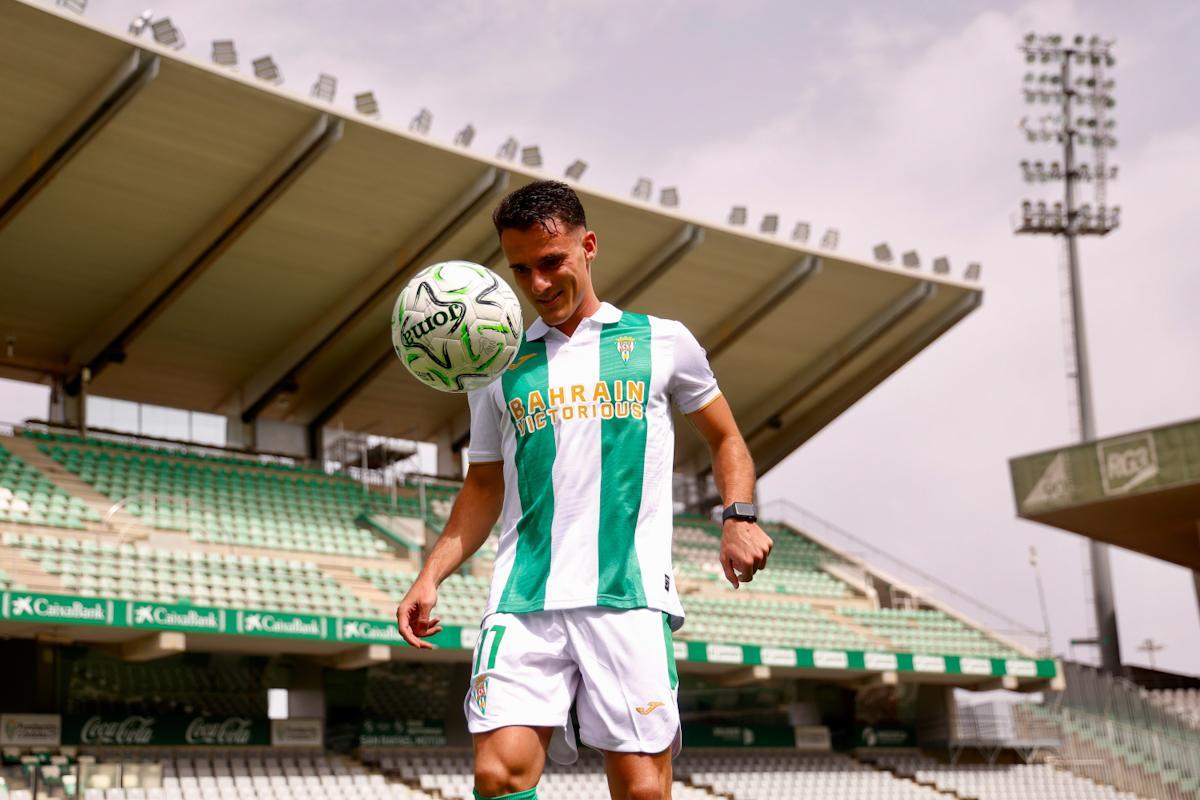 La presentación del jugador del Córdoba CF Diego Bri, en imágenes