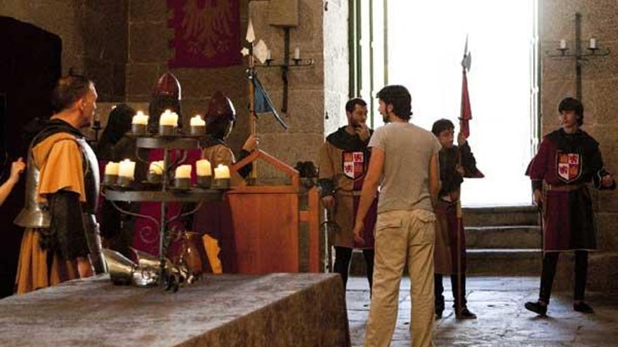 Damián Varela con los actores, en un momento del rodaje del documental de ficción. // Miramemira Producciones
