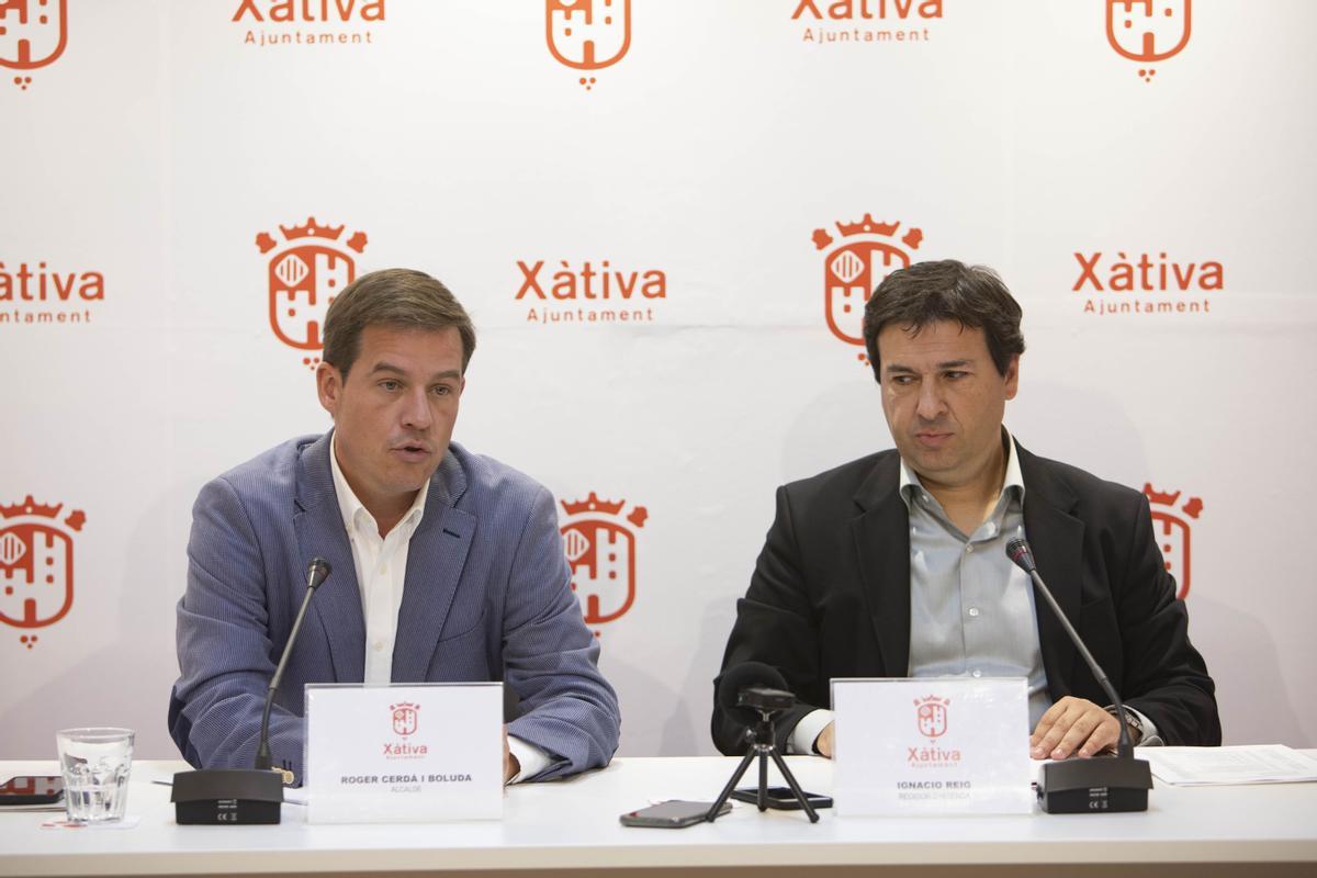 Xàtiva. Presentación presupuestos 2023. Alcalde Roger Cerdá y el concejal de hacienda Ignacio Reig