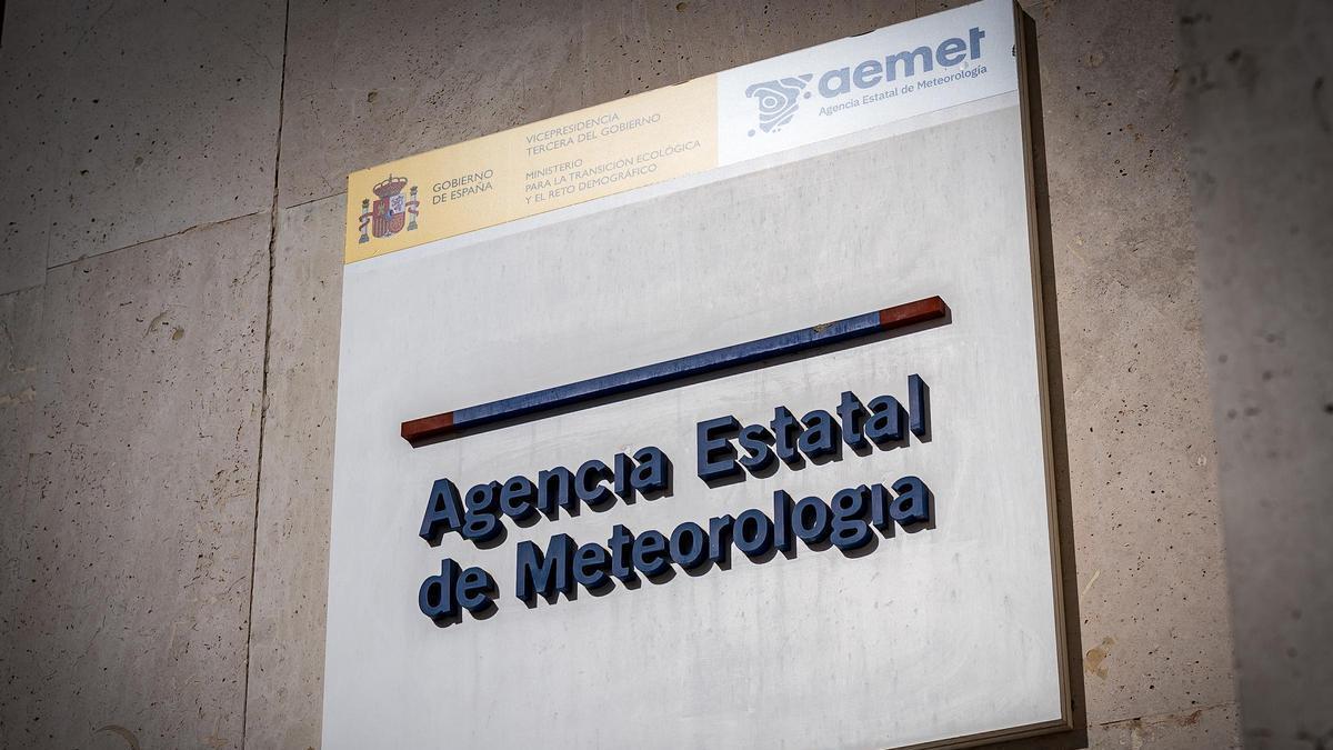 Un cartel en la sede de la AEMET.
