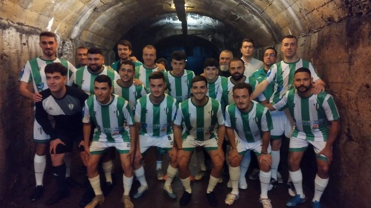Los jugadores en una de las galerías del Pozo San Luis
