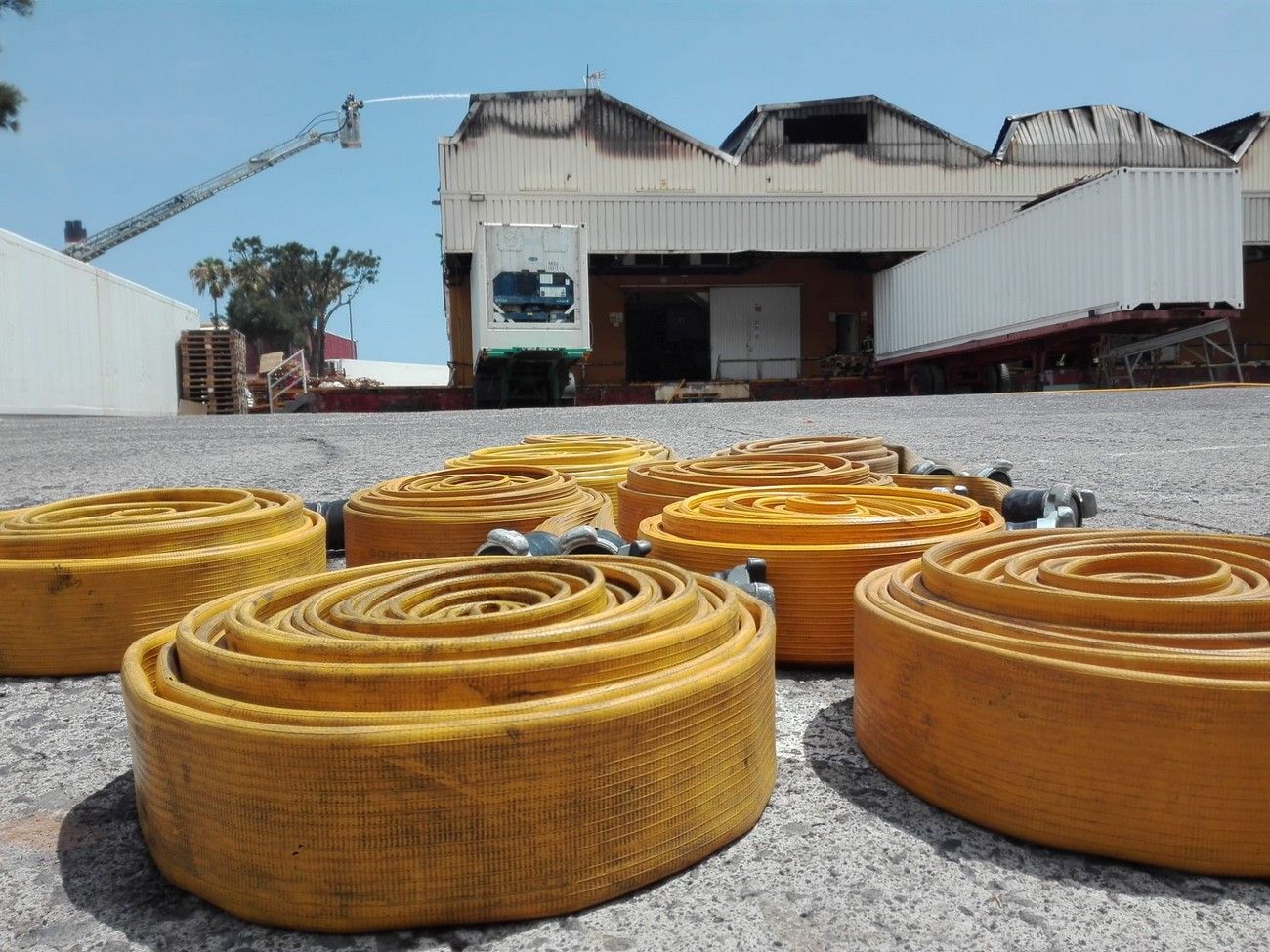 Incendio en una nave multiuso de Mercalaspalmas