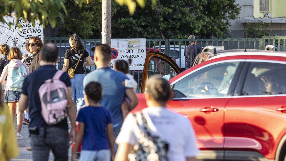 El PSOE pide más peatonalización y Policía para que los niños vayan seguros al colegio en Alicante