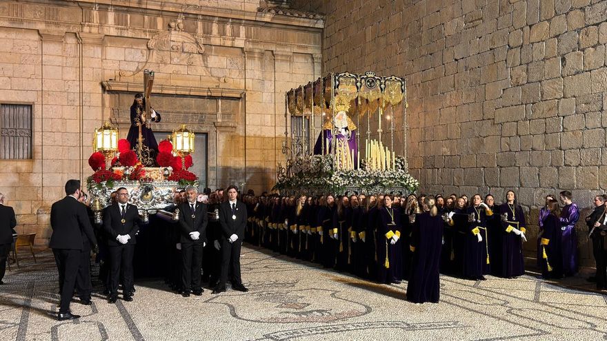 La tradición y la devoción despierta el fervor de los callosinos en Jueves y Viernes Santo
