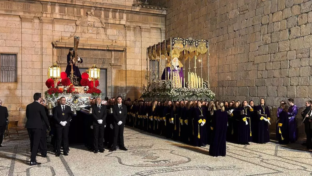 La tradición y la devoción despierta el fervor de los callosinos en Jueves y Viernes Santo