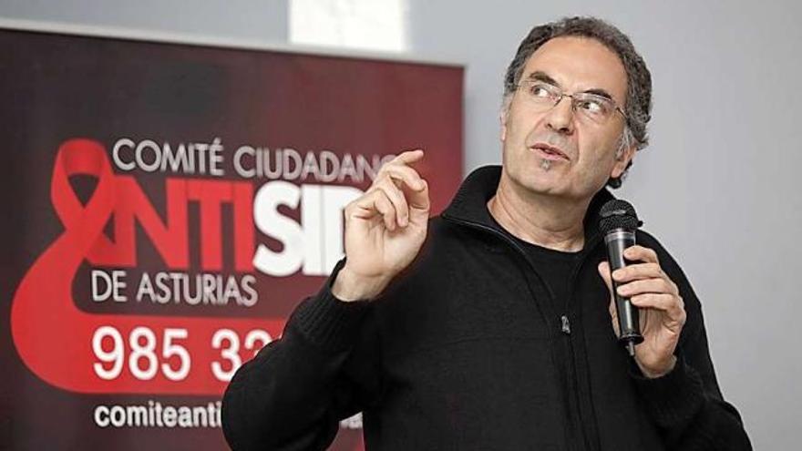 Ramón Quirós, durante su  intervención en la jornada convocada por el Comité Antisida.