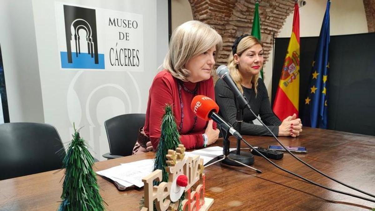 Victoria Bazaga y Raquel Preciados presentan la programación de Navidad del Museo de Cáceres.