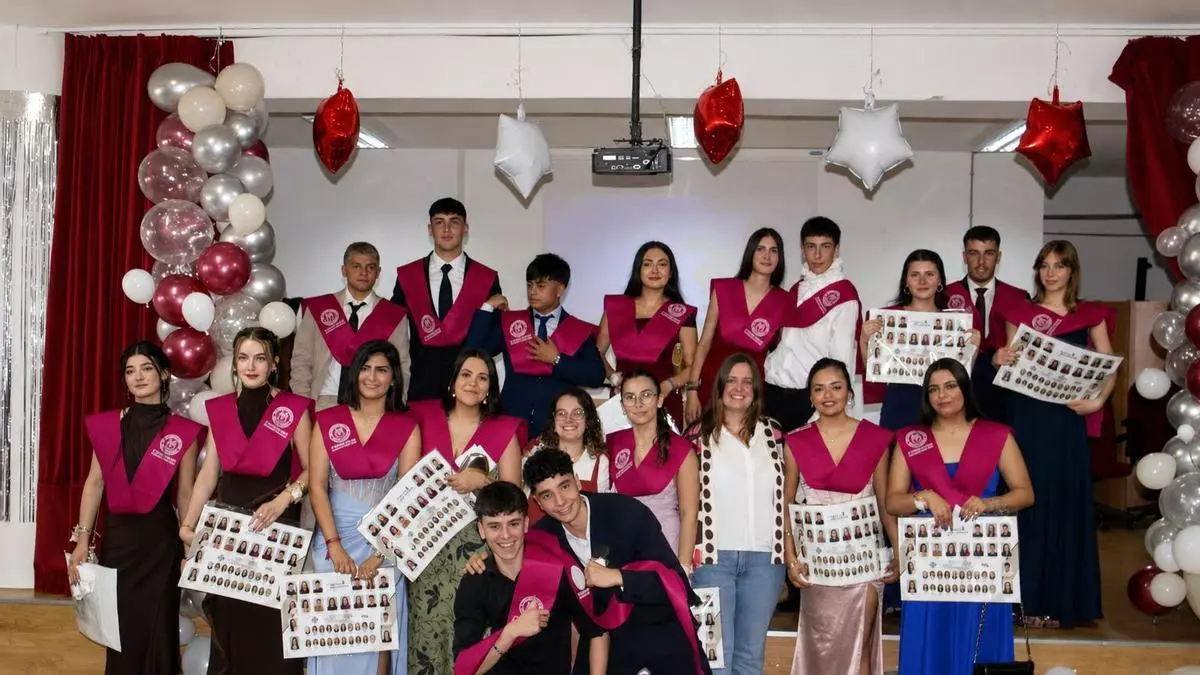 El IES de Puebla despide con emoción a sus 25 graduados de Bachillerato y Ciclo Medio
