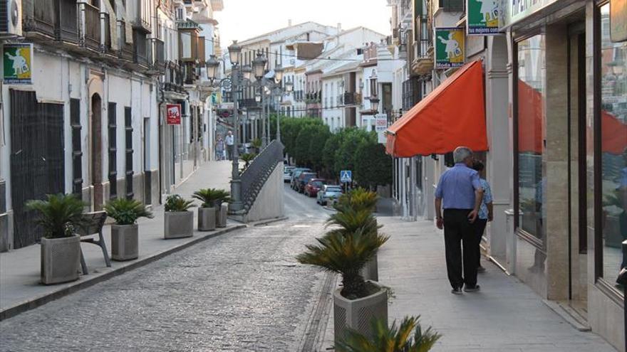 El PSOE aborda la peatonalización de la calle Amador de los Ríos