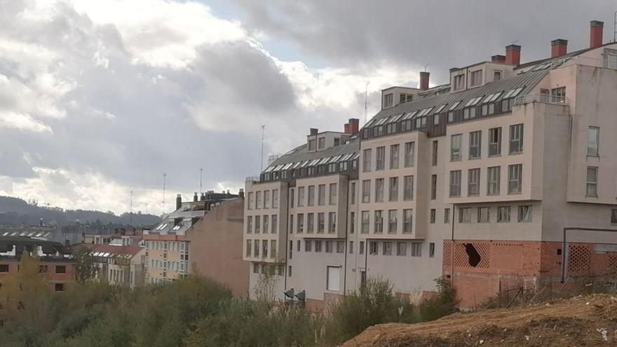 Vista de los edificios de la urbanización Párroco Villanueva. | LOC