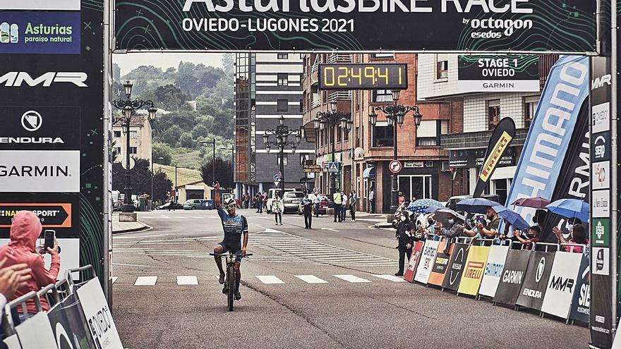 Miguel Muñoz y Agnieta Francke mandan en la MMR Bike Race - La Nueva España - Vimarsana News