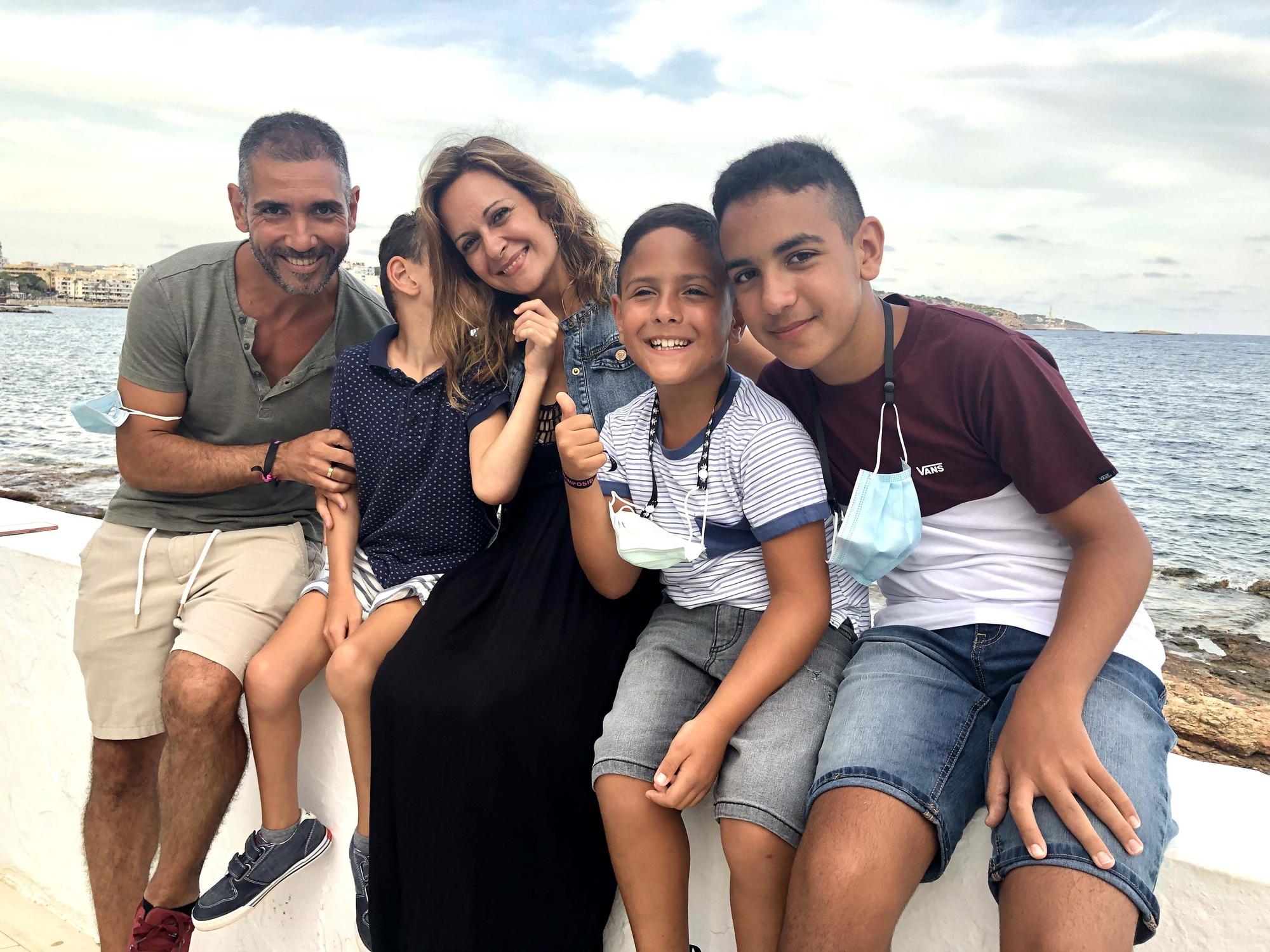06_La familia Sanchez Estrades, con sus hijos Daniel, Aitor y Hugo.jpg