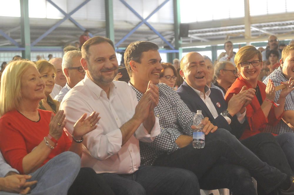 Pedro Sánchez abarrota el polideportivo de Carrús