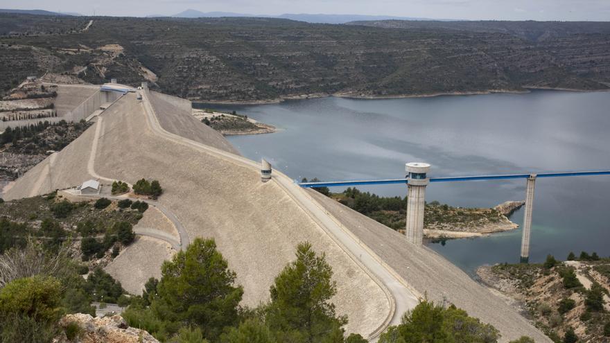 Un hombre se precipita desde el mirador de la presa de Tous