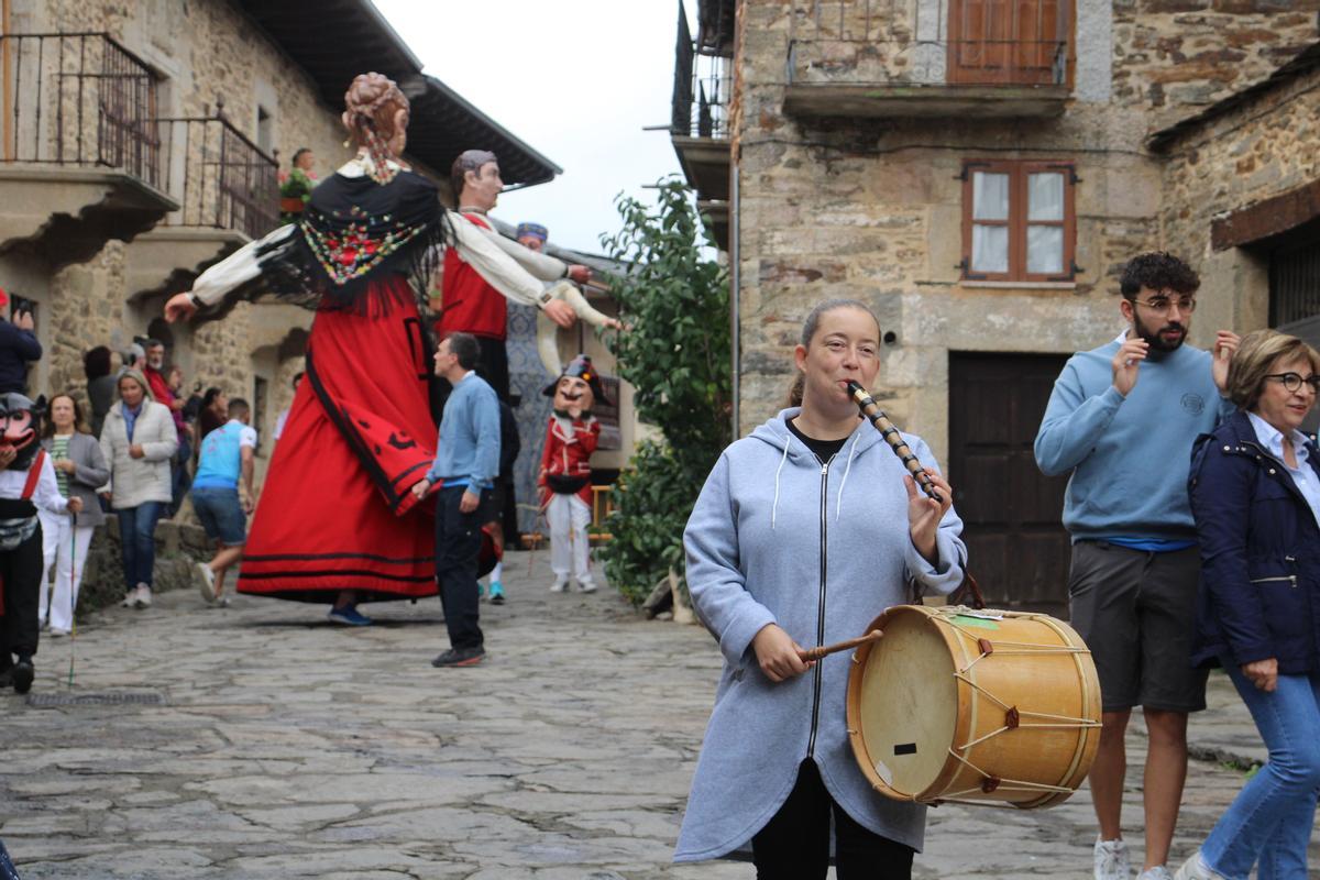 GALERÍA | Desfile de gigantes en Puebla de Sanabria GALERÍA | Desfile de gigantes en Puebla de Sanabria