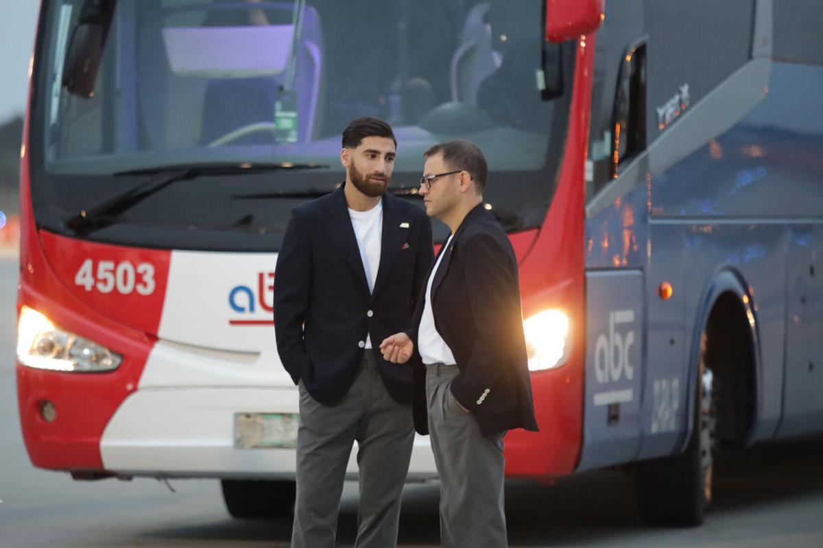 El jugador de Irán Alireza Jahanbakhsh, a su llegada este domingo, al Aeropuerto Internacional de Tijuana