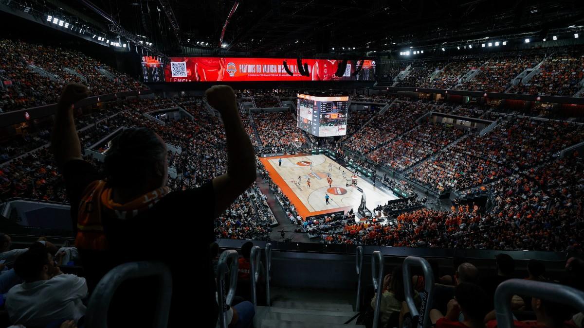 Aspecto del pabellón multiusos Roig Arena de Valencia durante el encuentro correspondiente a la fase regular de la Euroliga entre el Valencia Basket y Virtus Bolonia