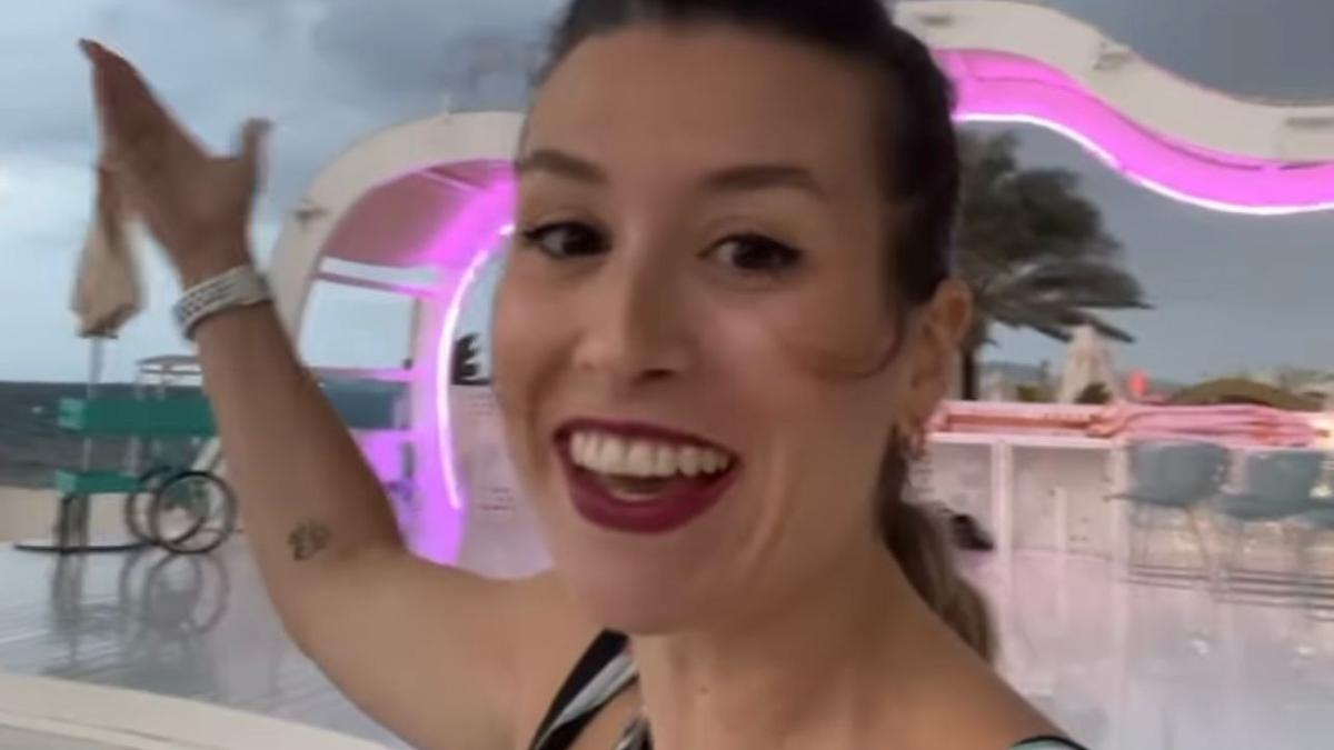 La humorista Eva Soriano enseña en sus redes la nubes que amenazan con descargar sobre Ibiza.