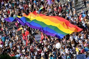 Hongria prohibeix vendre llibres LGTBI a prop de les esglésies