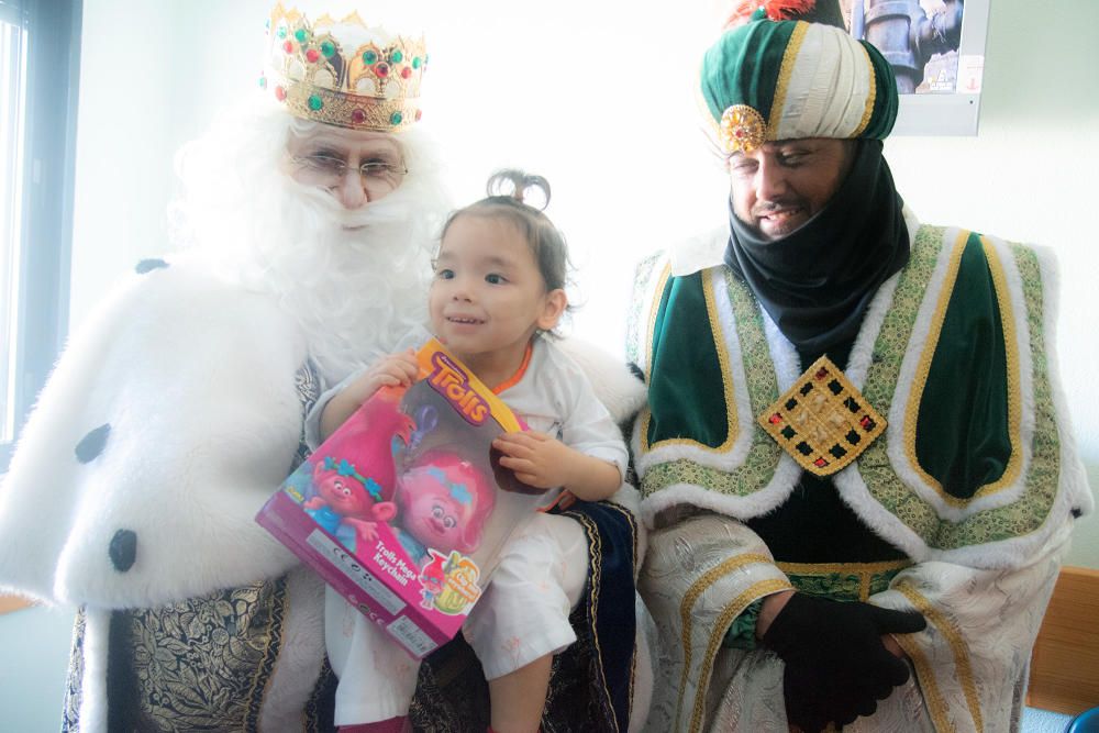 Visita de los Reyes Magos al Hospital Vega Baja