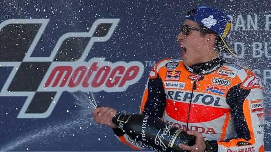 Márquez, eufòric, celebra la seva segona victòria al Mundial de MotoGP d&#039;enguany.